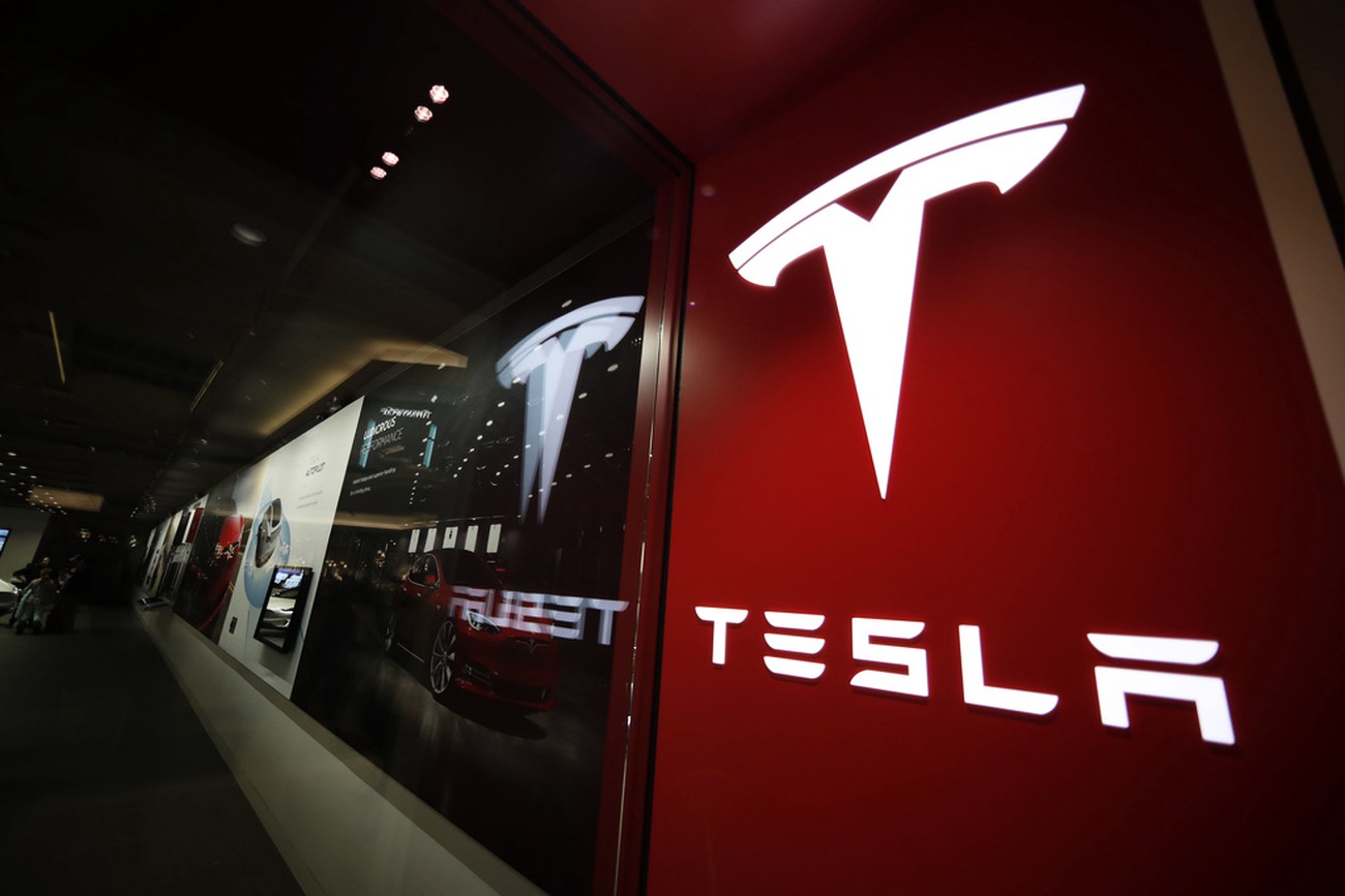 Tesla återkallar 700 000 fordon