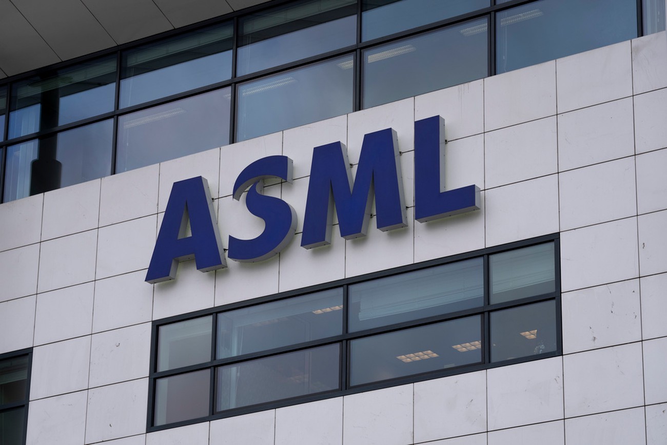 ASML rusar efter stark orderingång