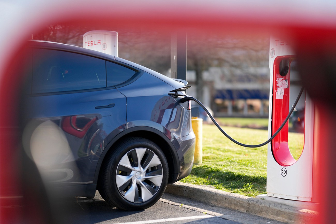 Teslas Europaförsäljning rasar – trots ny modell