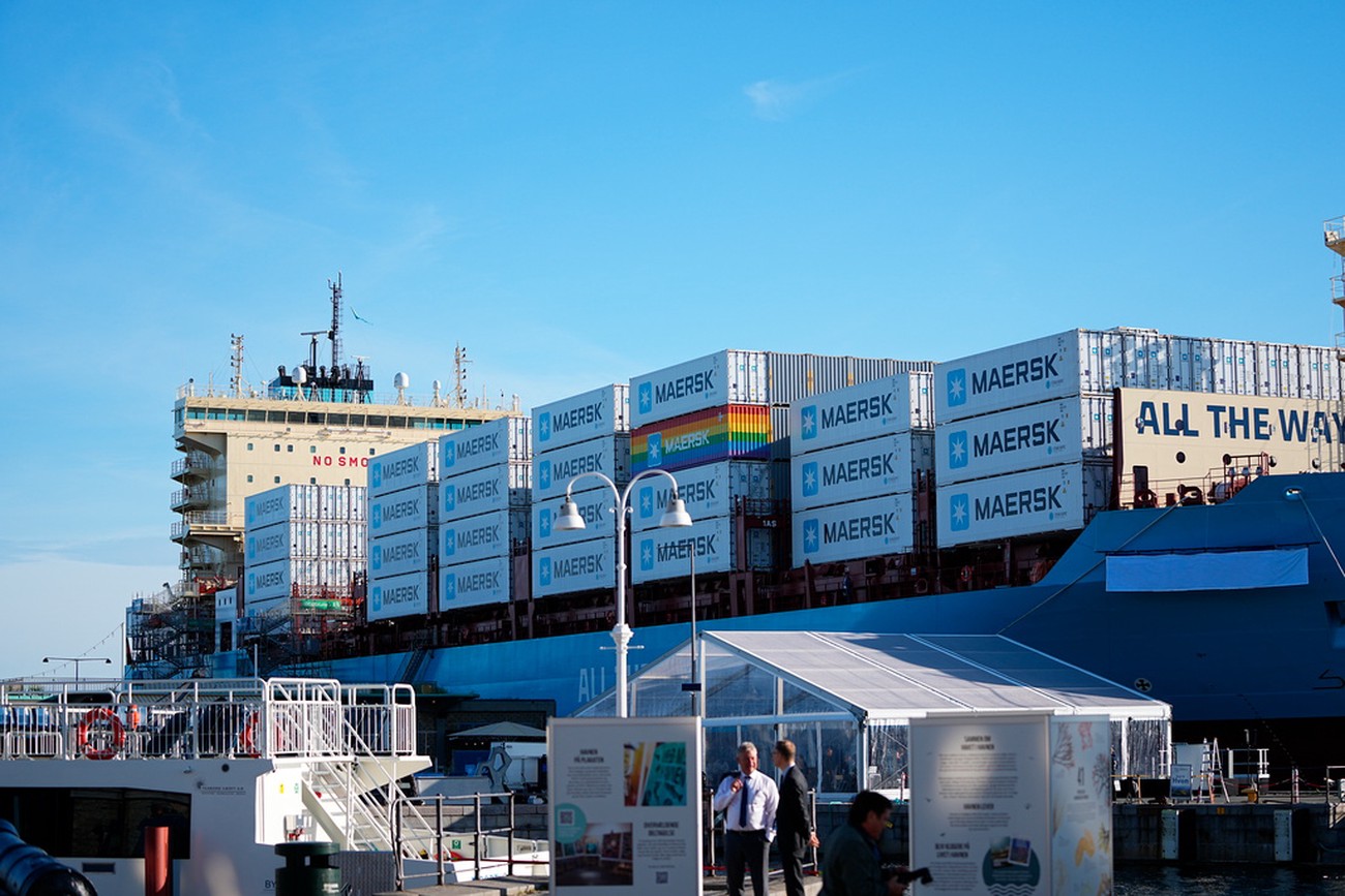 Maersk sänker prognos för globala transporter