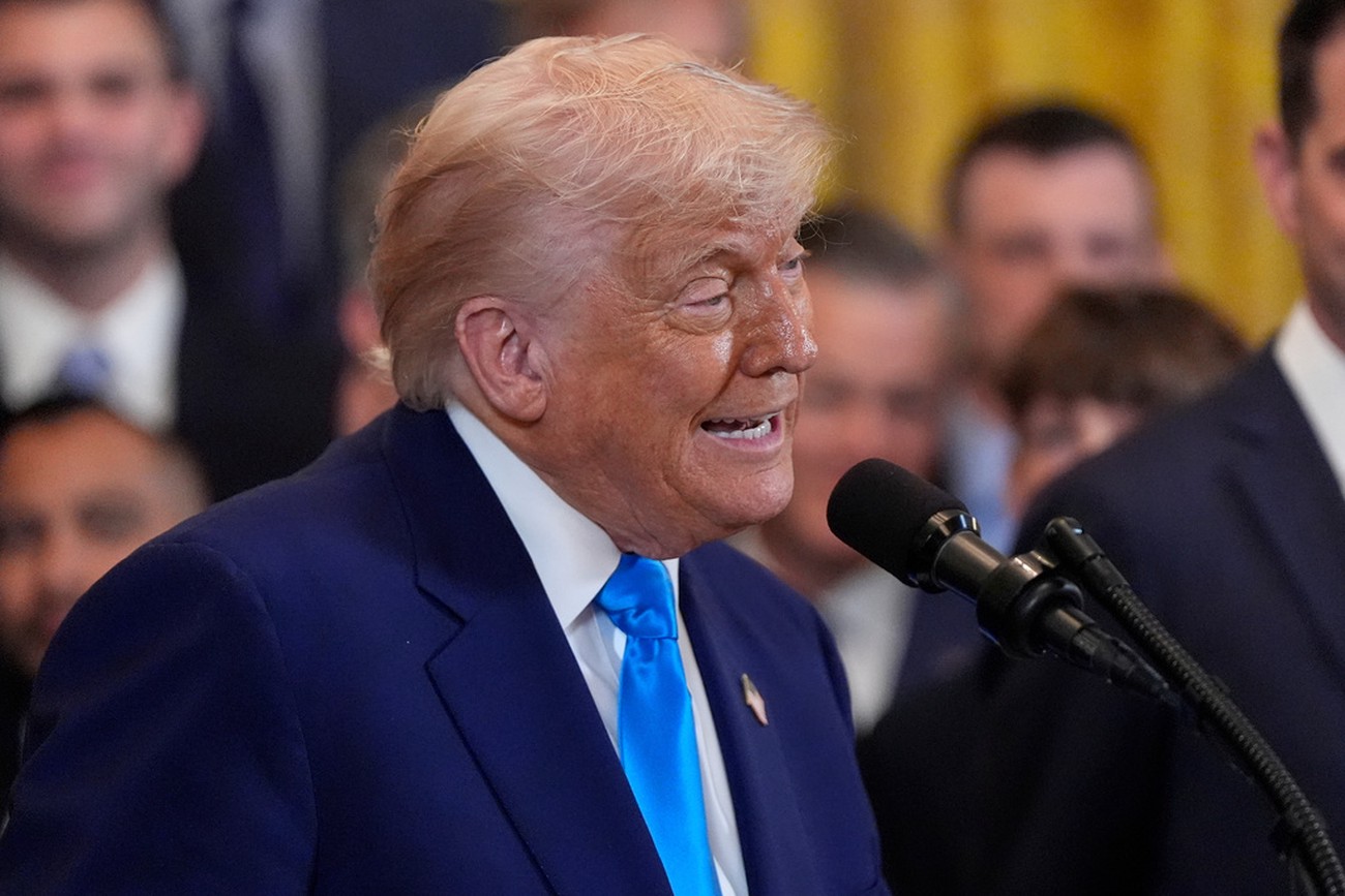 Trump hotar telefontillverkare med strafftullar
