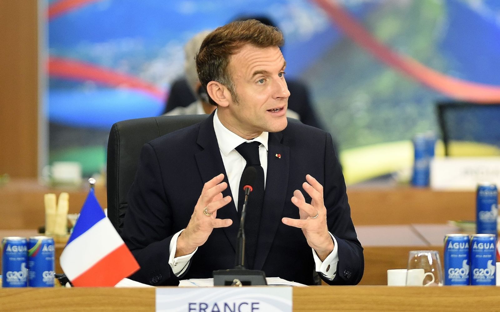 Macron: Trump har insett att Putin ljög för honom