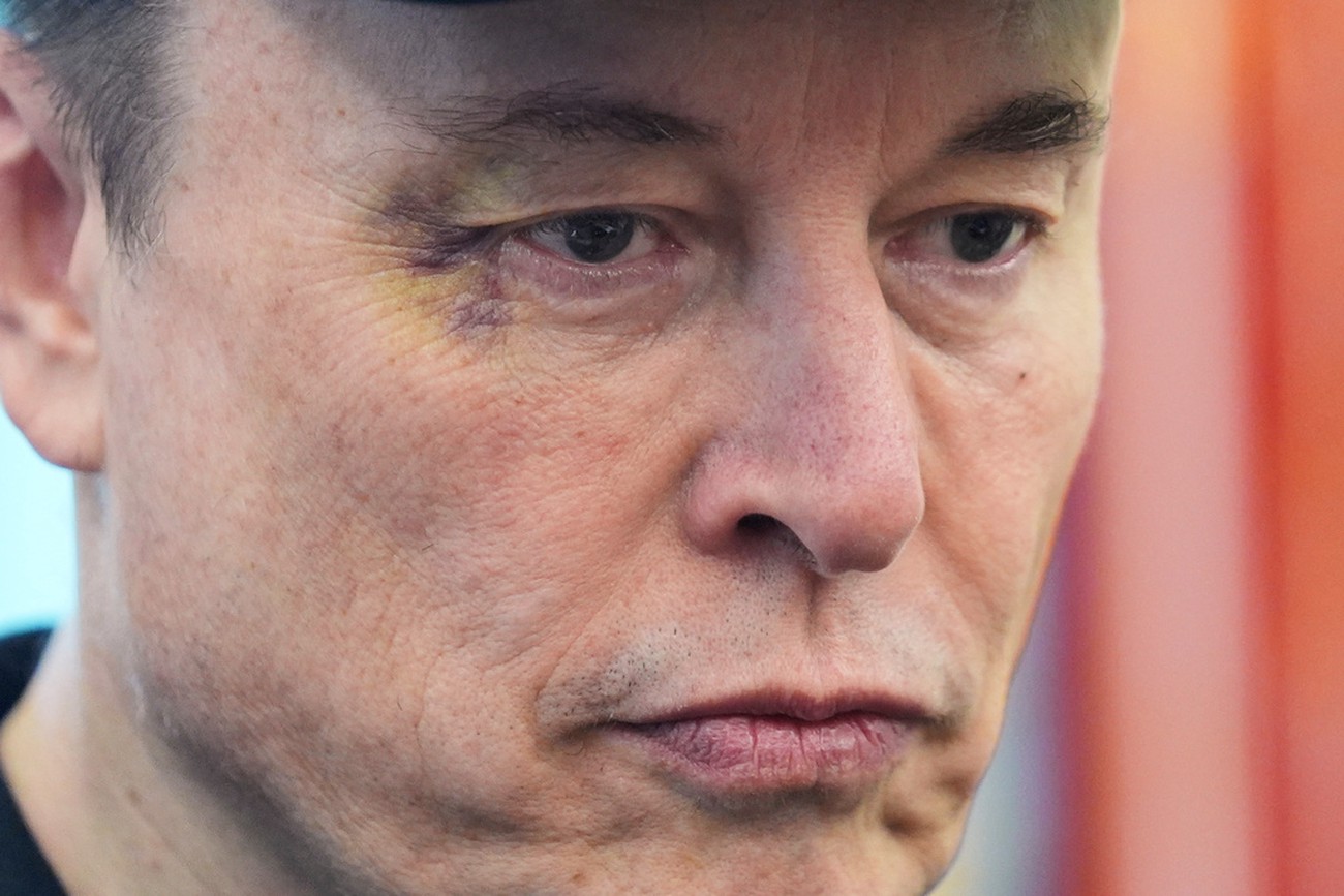 Teslas aktie slickar såren efter kurskollaps