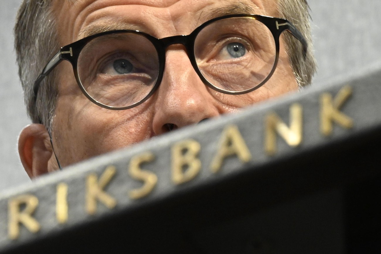 Riksbanken: Våt filt över ekonomin
