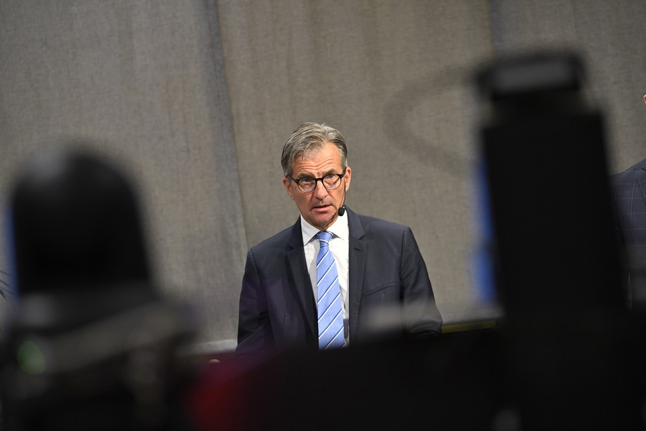 Riksbanken håller alla dörrar öppna