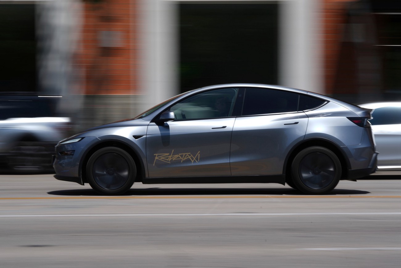 Uppåt för Tesla efter lansering av förarlös taxi