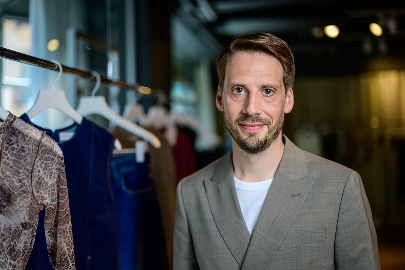 H&M:s vd tror på fysiska butiker