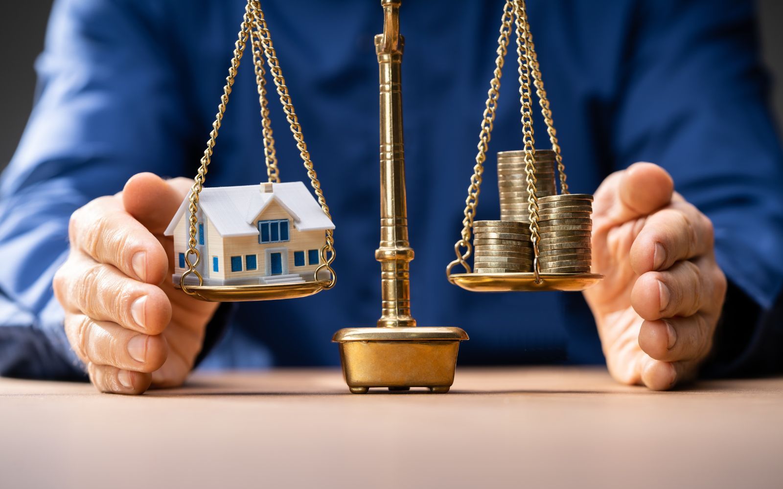 Rekordutbud och osäker ekonomi präglar bostadsmarknaden – experterna ger sina bästa råd