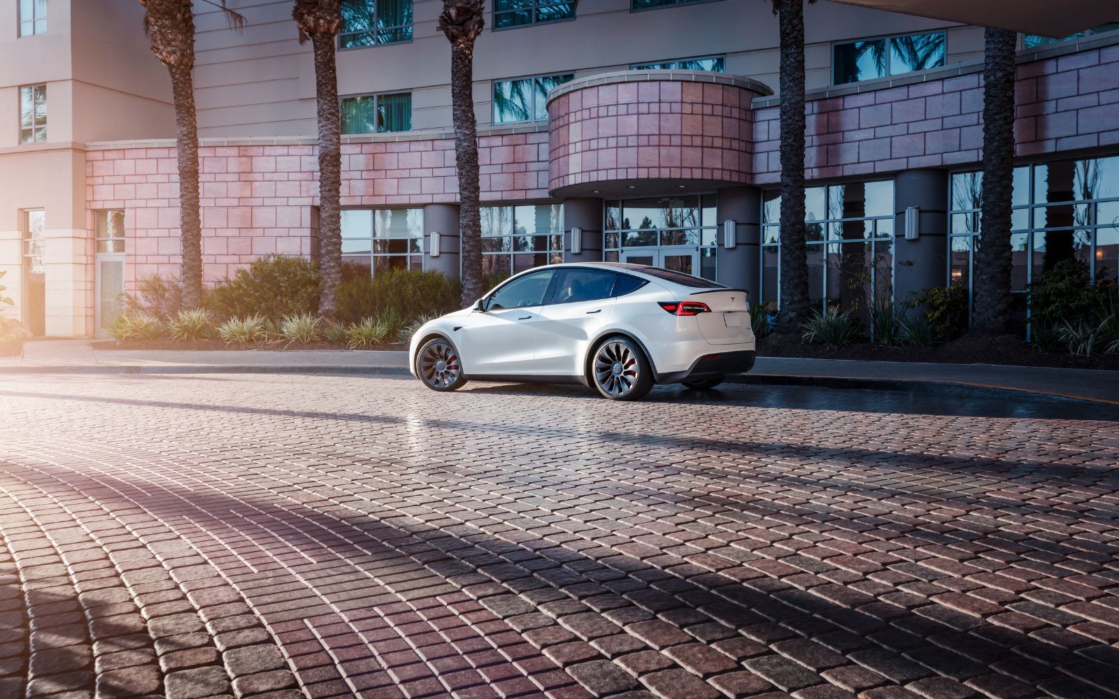 Nu lanserar Tesla självkörande resor med Model Y