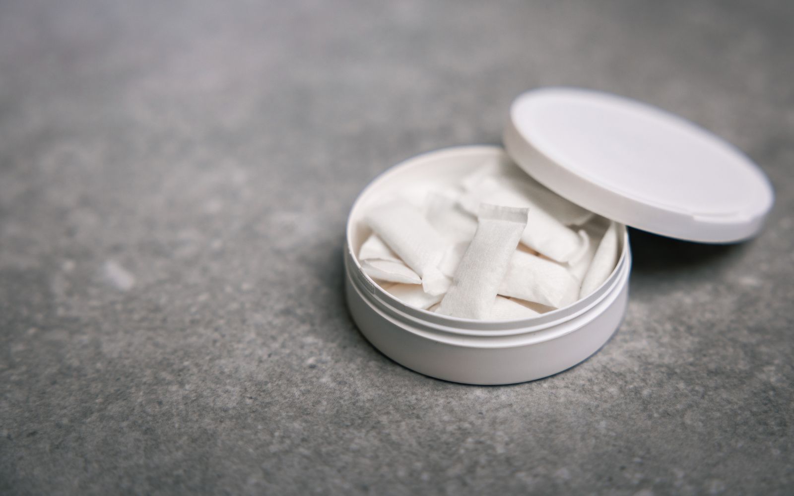 Snusbolaget får varning för bristande ålderskontroll – slipper återkallat tillstånd