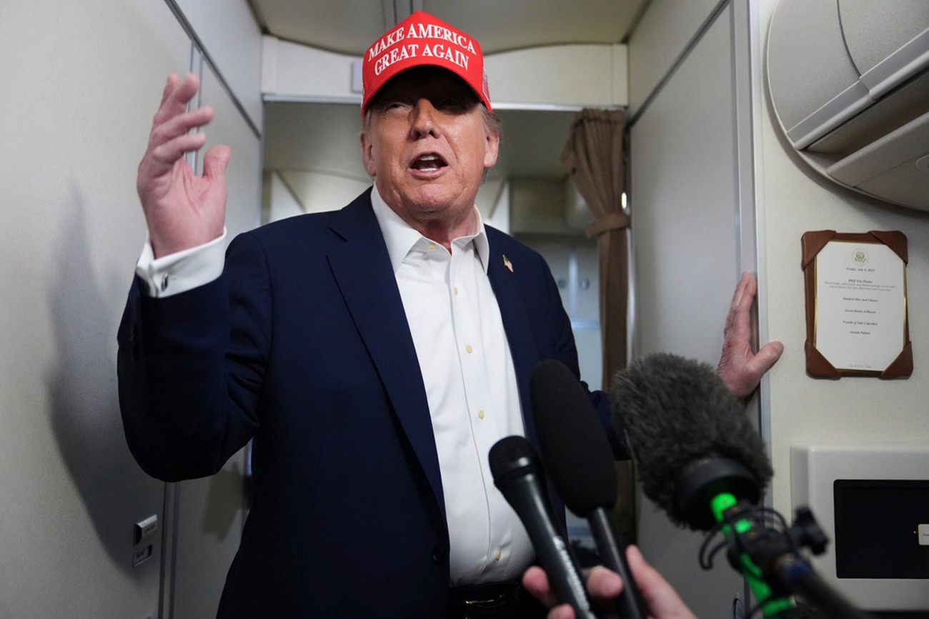 Trump: Tolv tullbesked underskrivna