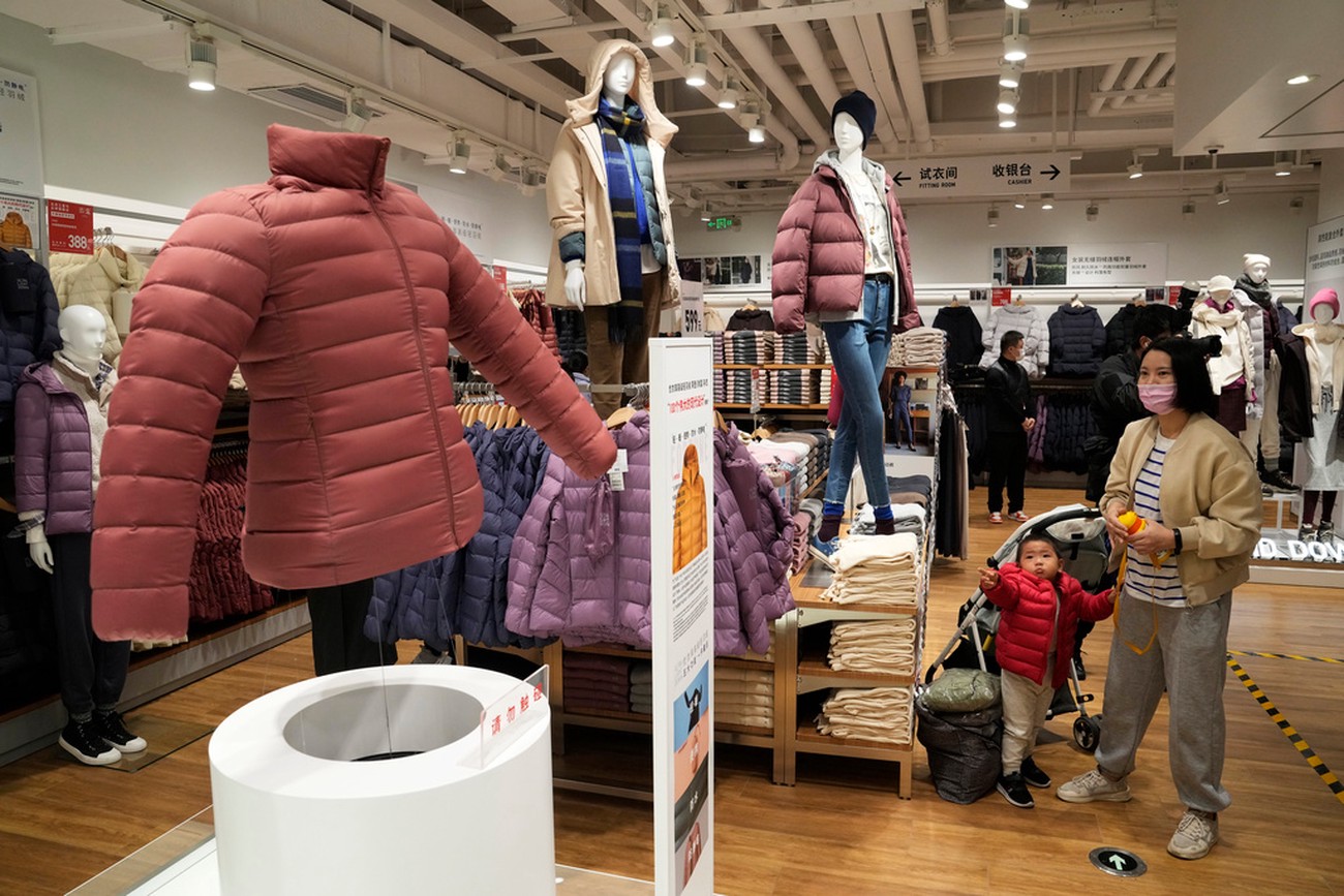 Uniqlo-ägaren rapporterar under förväntan