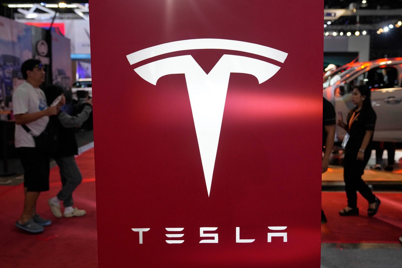 Krisande Tesla börjar sälja bilar i Indien