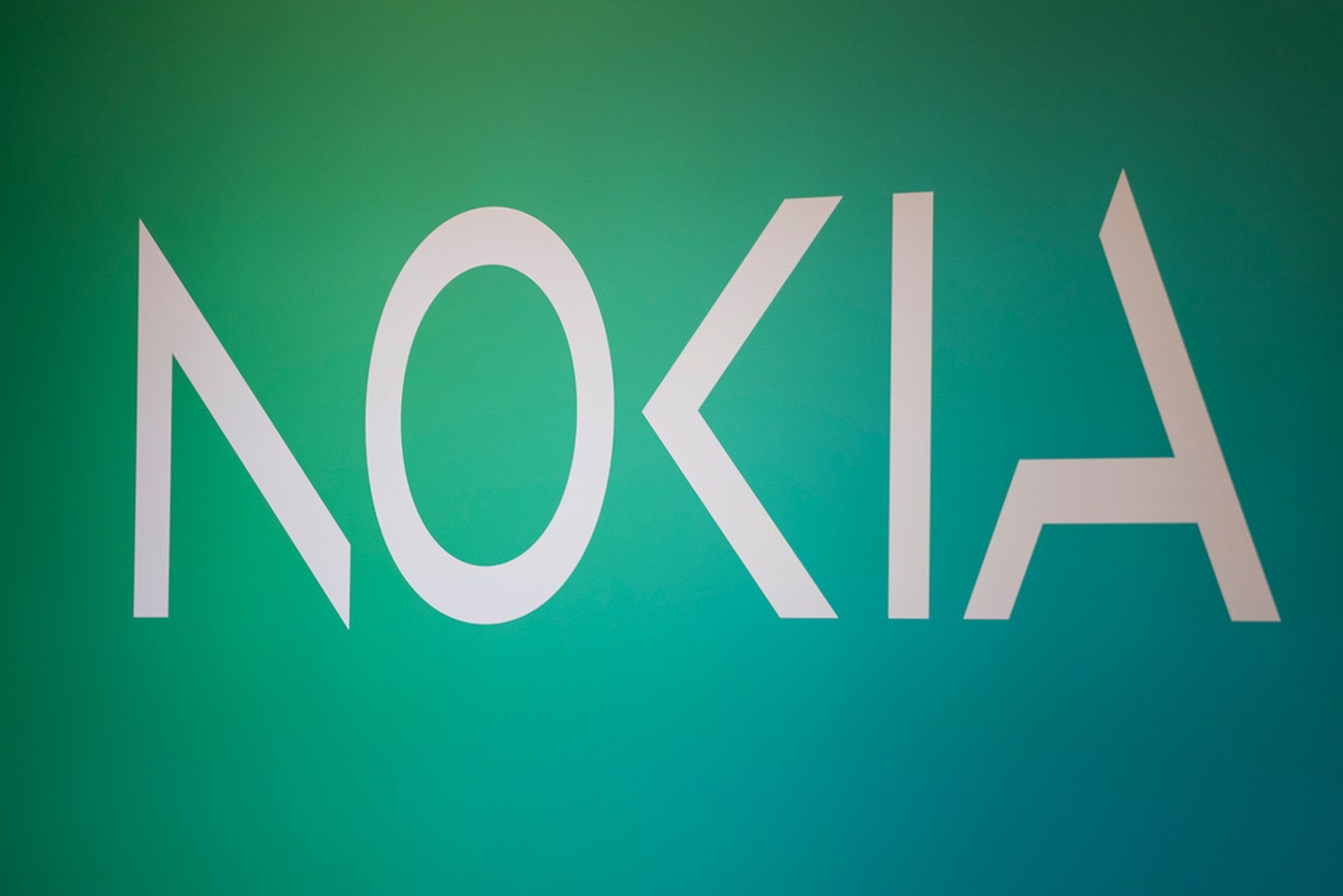 Nokia rasar efter vinstvarning och sänkt prognos
