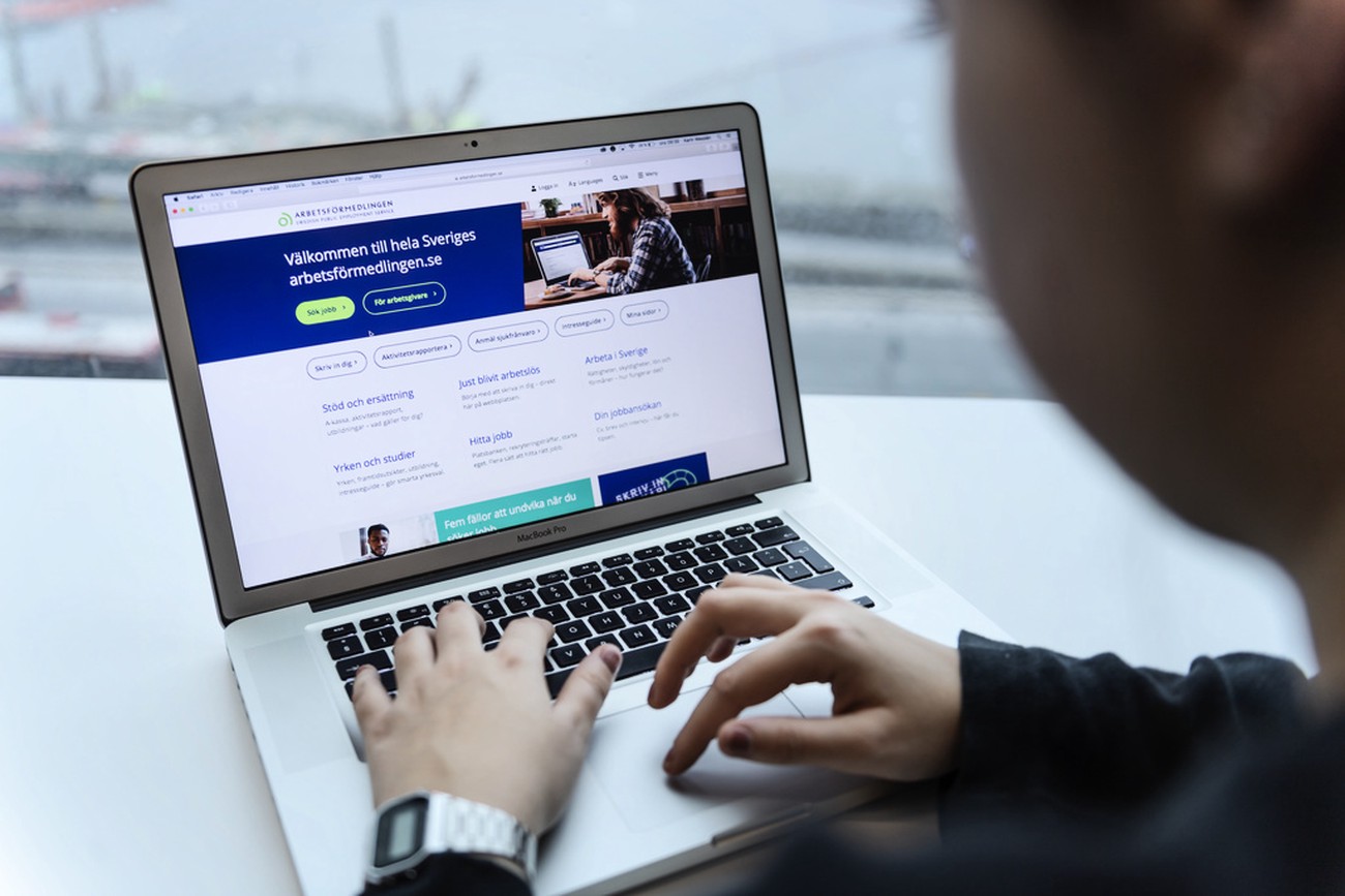 SCB: Arbetslösheten kvar på hög nivå