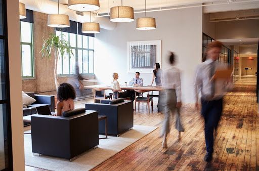 Fördelar med professionell installation av mötesrumsteknik