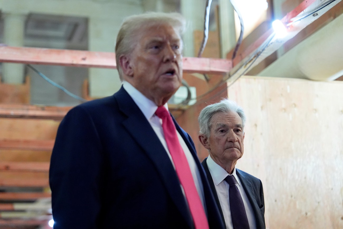 Trump hotar Fed-chefen med stämning