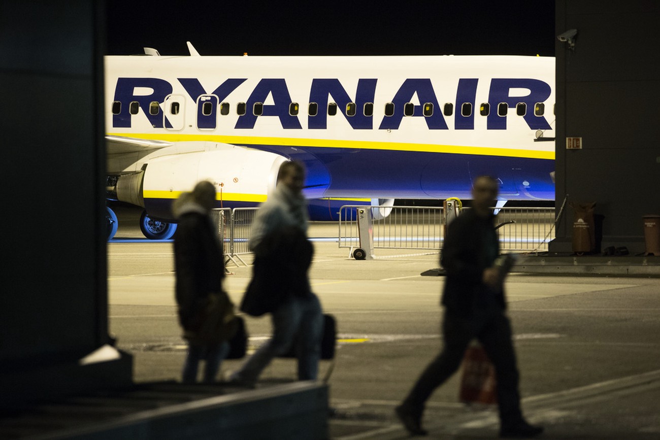 Ryanair vill fånga fler väskfuskare – höjer bonus