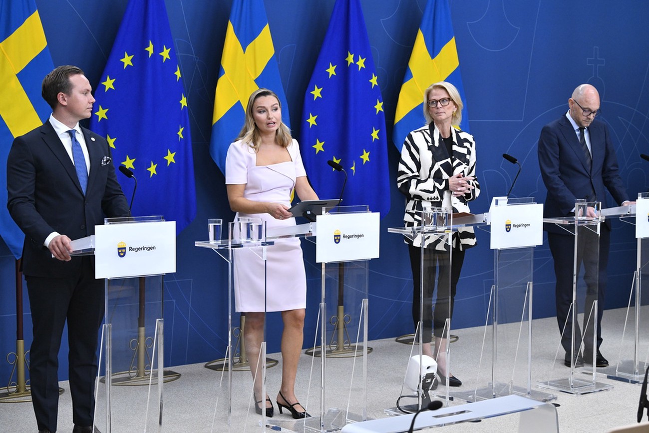 Regeringen vill göra det billigare anställa unga