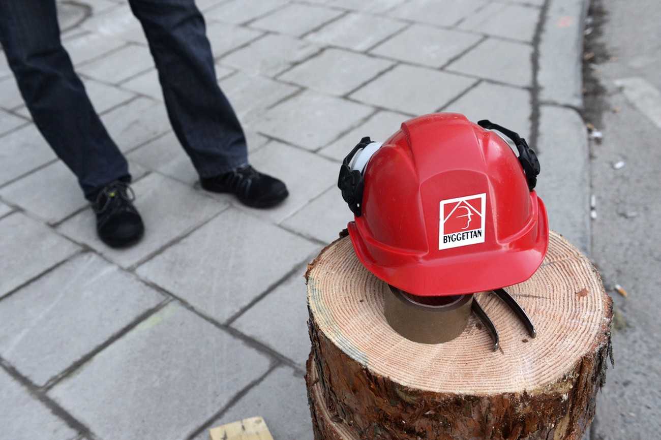 Byggnads stämmer litauiskt bolag på 100 miljoner