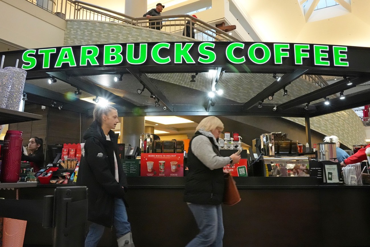 Starbucks stänger och säger upp