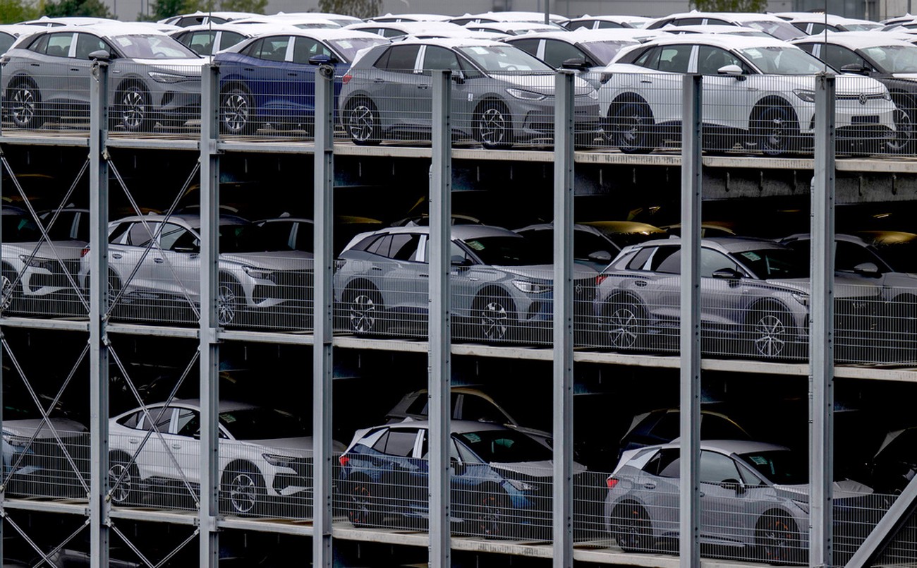 Volkswagen stoppar produktion i två fabriker