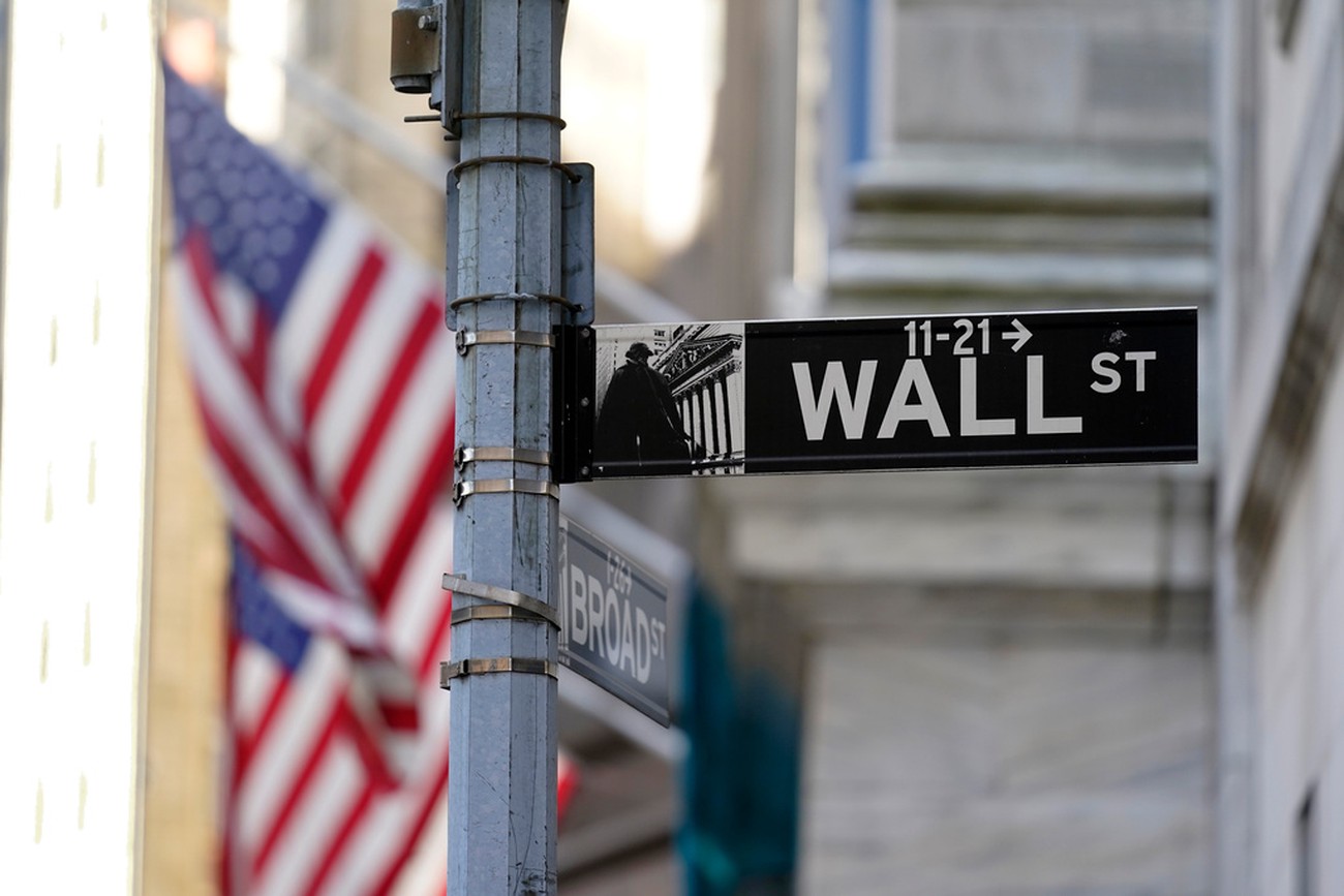 Upp på Wall Street trots hot om nedstängning