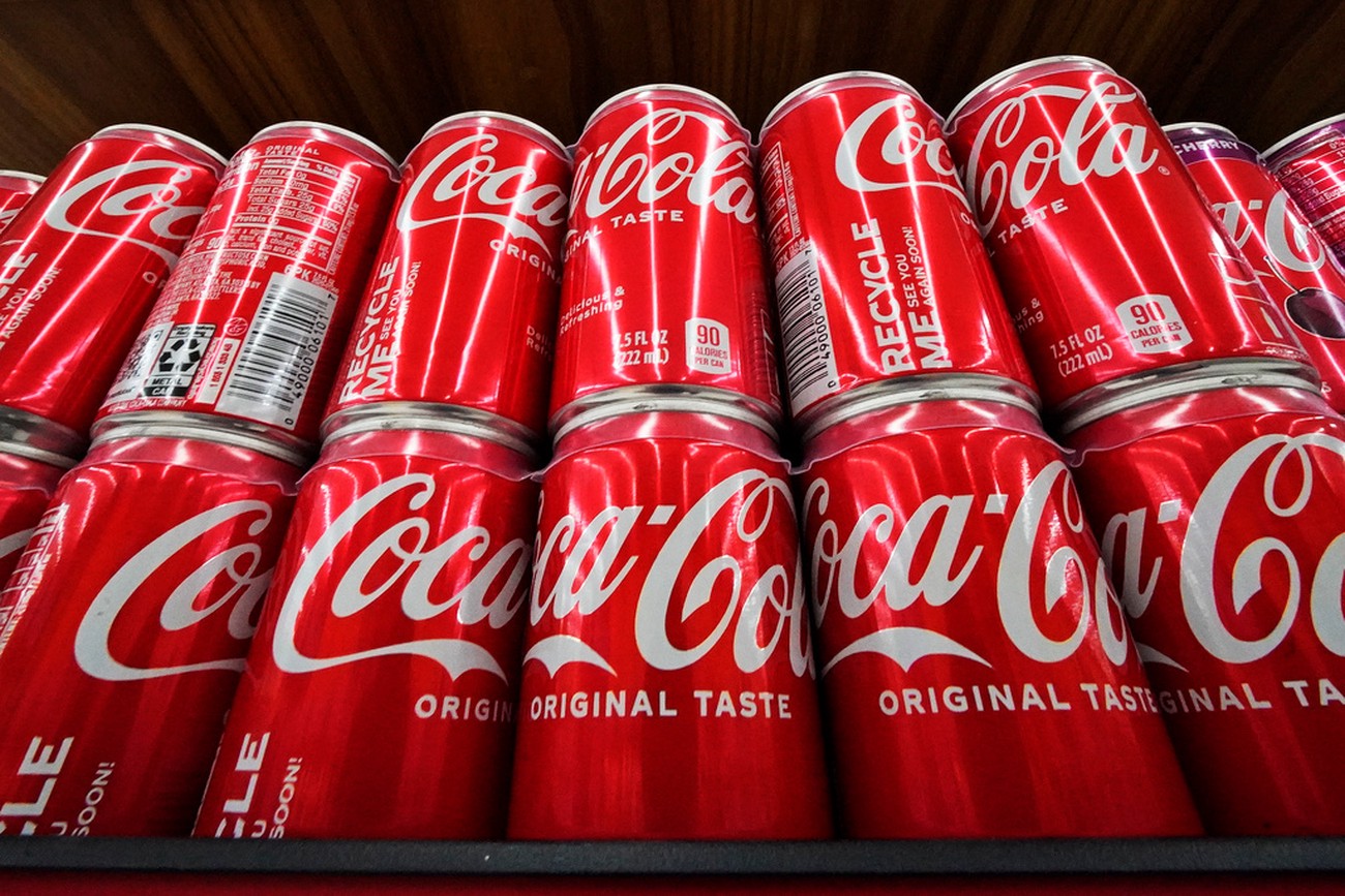 Mindre flaskor lyft för Coca-Colas försäljning