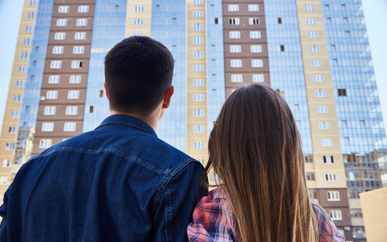 Bostadsbristen för unga minskar – men utmaningar kvarstår