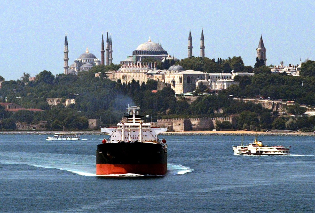 Turkiska raffinaderier drar ned på rysk olja