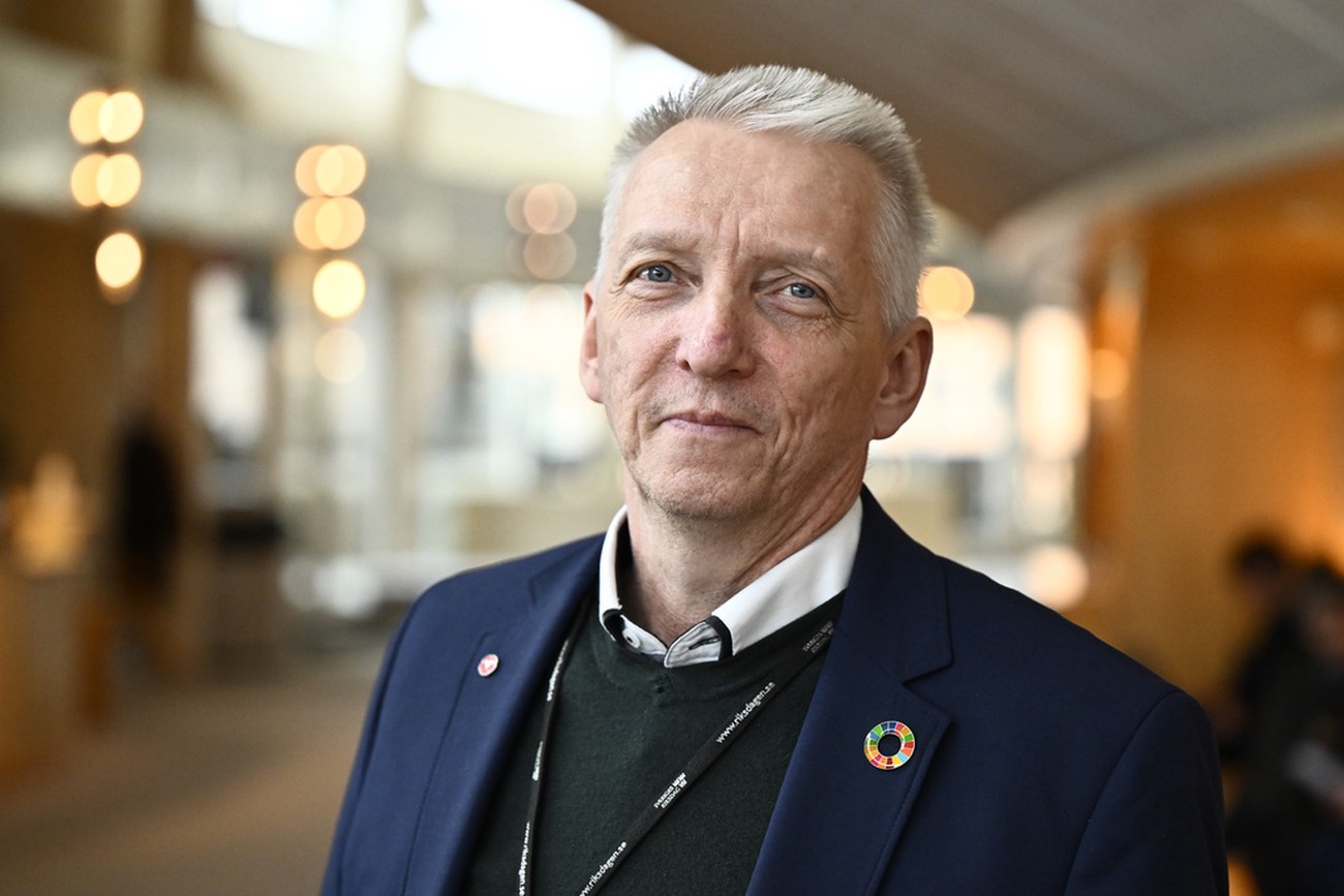 Busch kallas till utskott om chockhöjd elkostnad