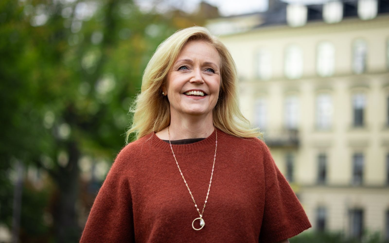 Nya centerledaren lämnar styrelsen men behåller aktierna i serieförvärvaren