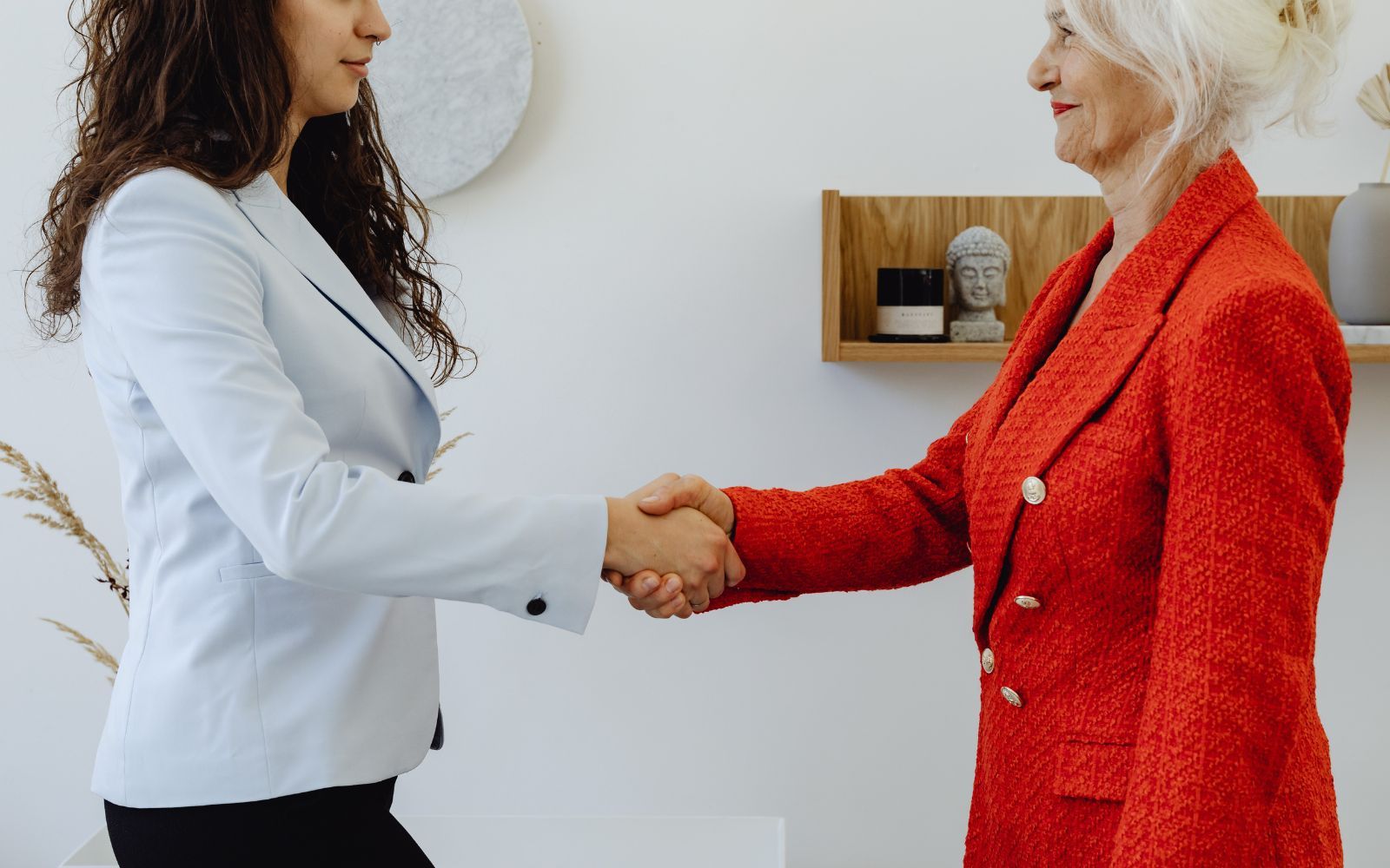 Generationsklyftan: Äldre svenskar miljonärer på sina bostäder – knappa vinster för yngre