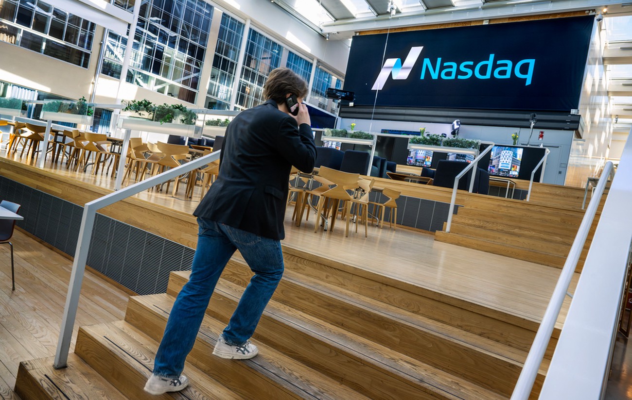 Börsen stiger försiktigt när veckan avslutas – OMXS-index visar uppgång