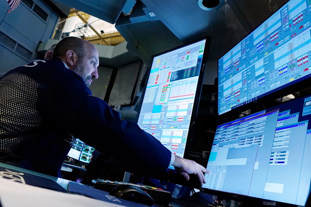 Oväntad jobbrapport splittrar Wall Street – börserna drar åt olika håll