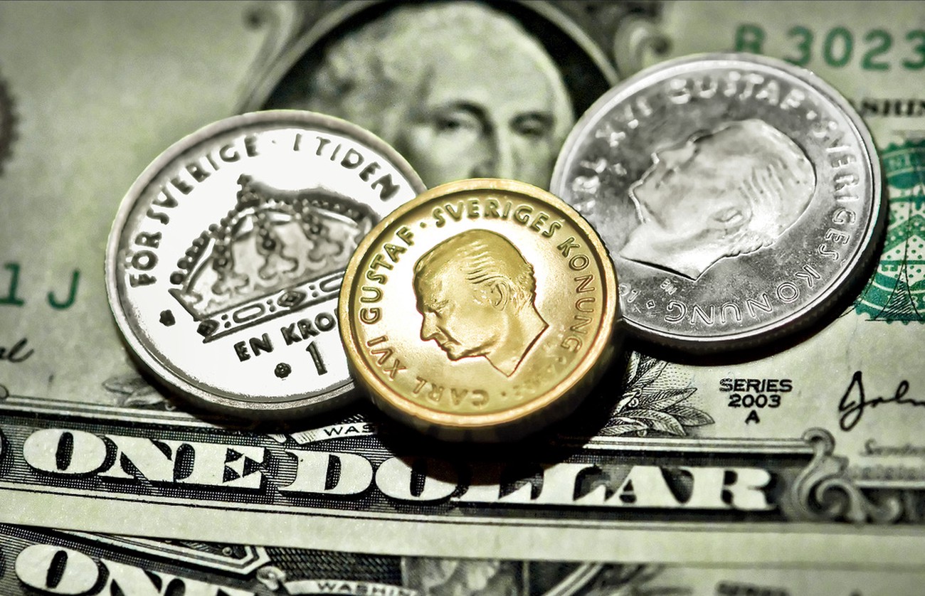 Kronan stärker greppet mot dollarn inför jul – når ny toppnotering