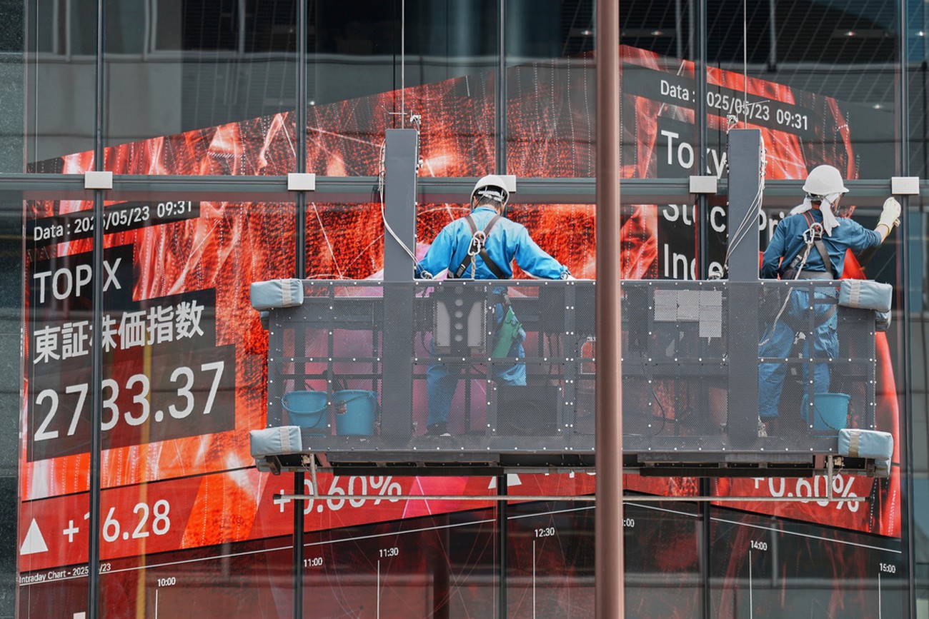 Asiens börser visar försiktig uppgång under lugn juldag