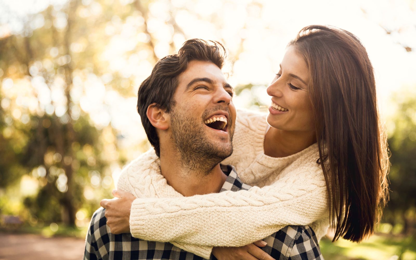 Experten: 12 vanor som kännetecknar de lyckligaste paren