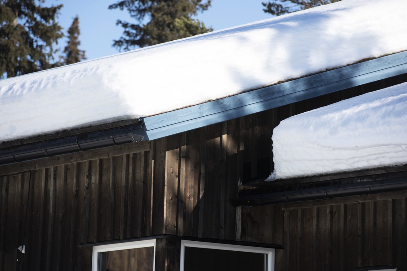 Stora snömängder hotar hus – så kan ditt försäkringsskydd påverkas