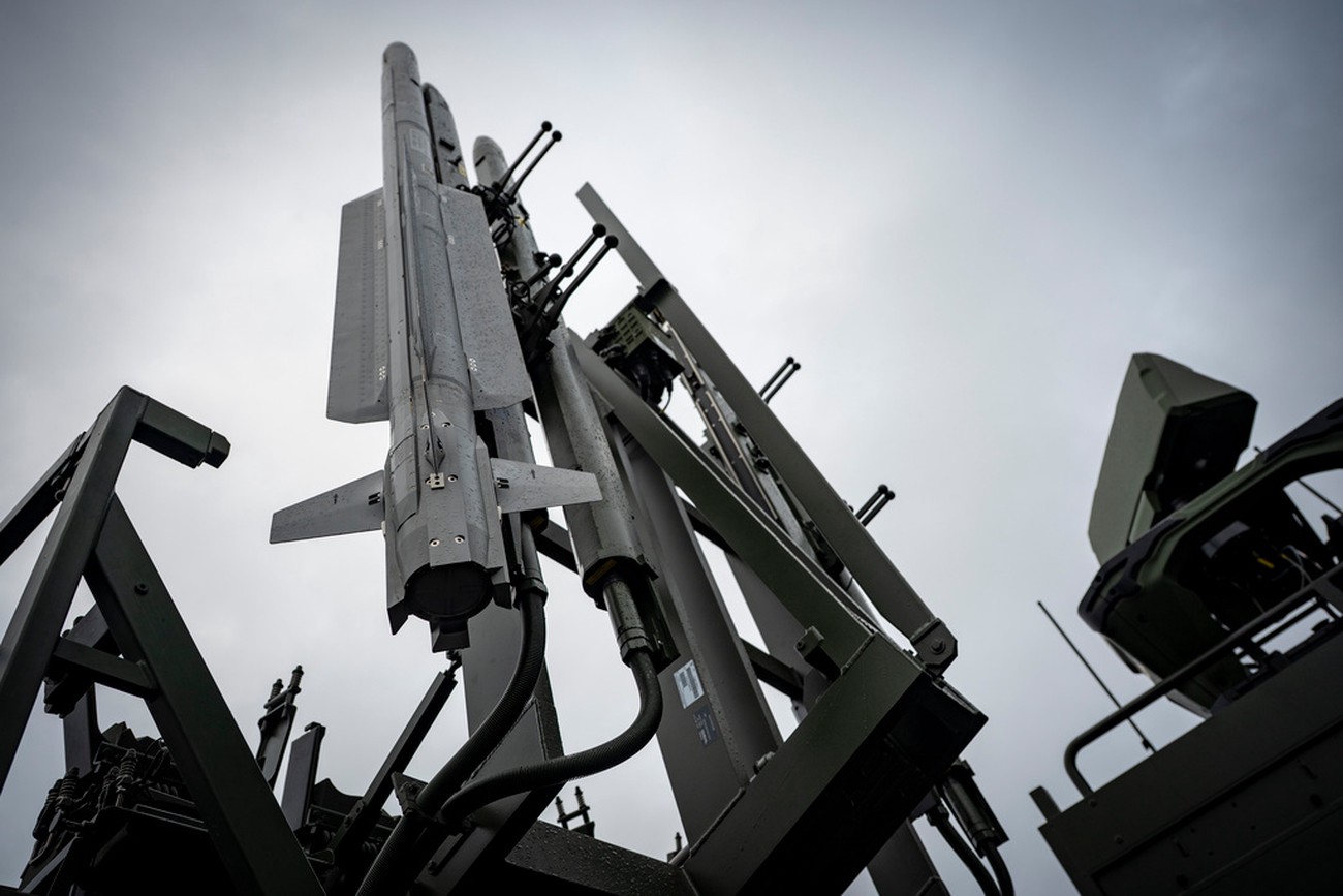 Trumps nya tonläge får försvarsaktier på fall