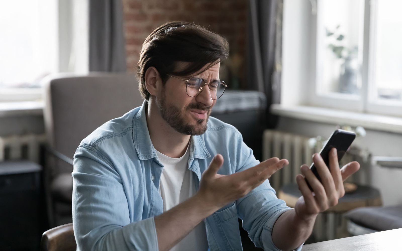 Konsumentverket varnar: Kunder riskerar att köpa mobiltelefoner som snart kan bli obrukbara