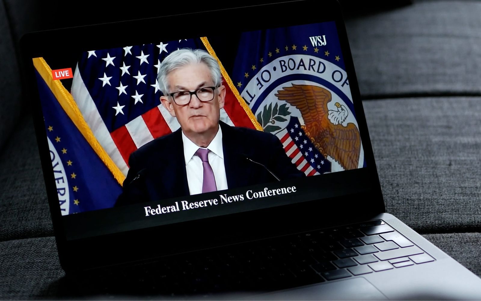 Powell backas av tidigare Fed-toppar och finansministrar