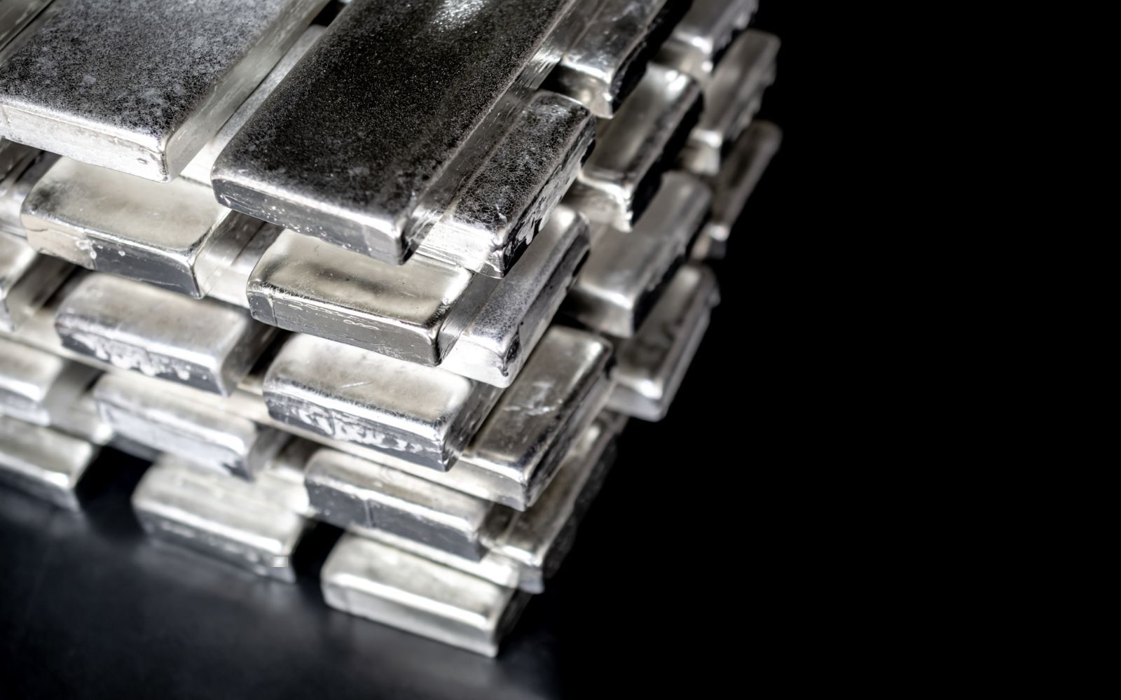 Storbanken: Silver kraftigt övervärderat – småsparare driver upp priset