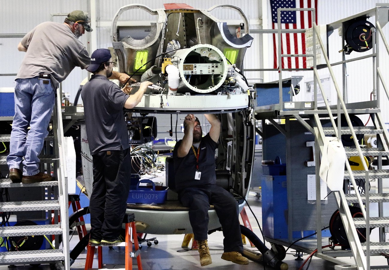 Överraskande lyft för USA:s industri – tillverkning och gruvor driver på