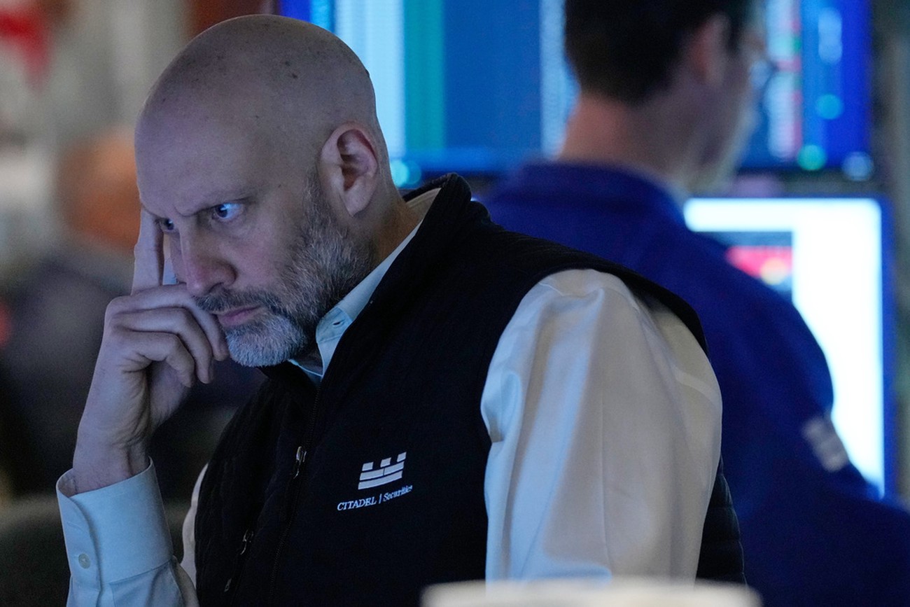 Oroliga marknader: Kriget pressar Wall Street och oljepriserna stiger