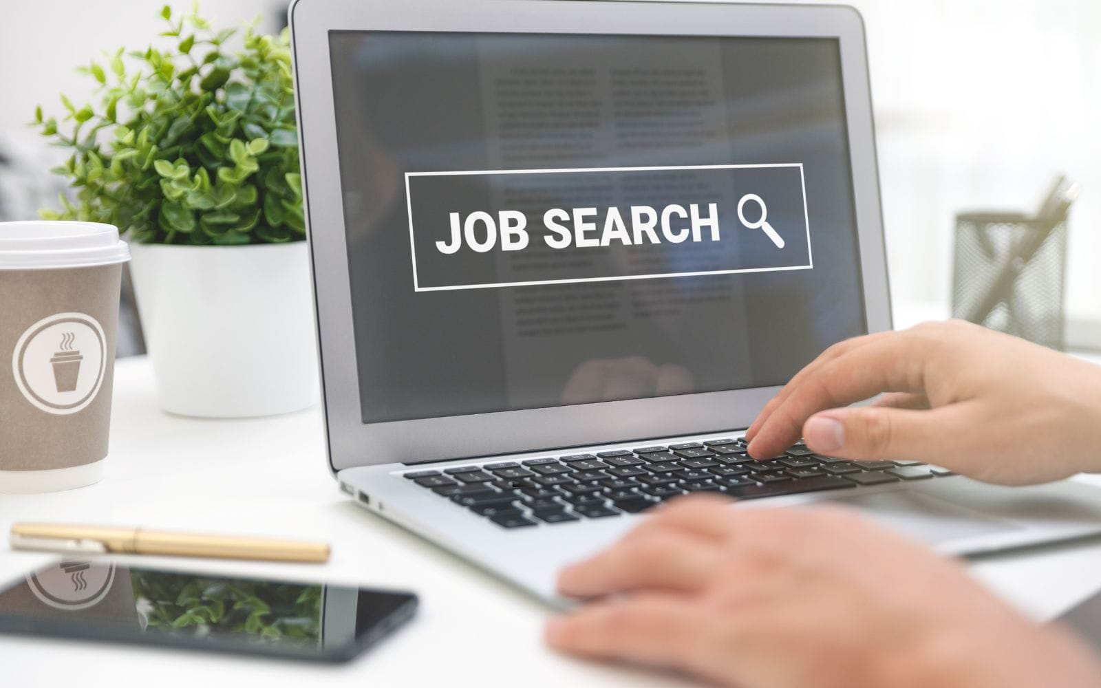 Äntligen – jobbannonserna vänder upp efter 29 månader