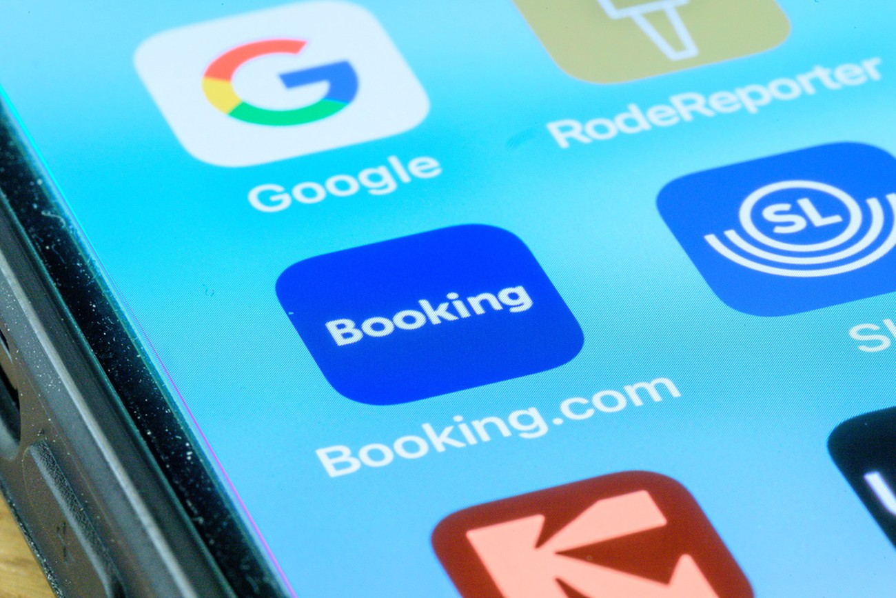 Booking varnar för möjlig läcka av kunduppgifter efter dataintrång