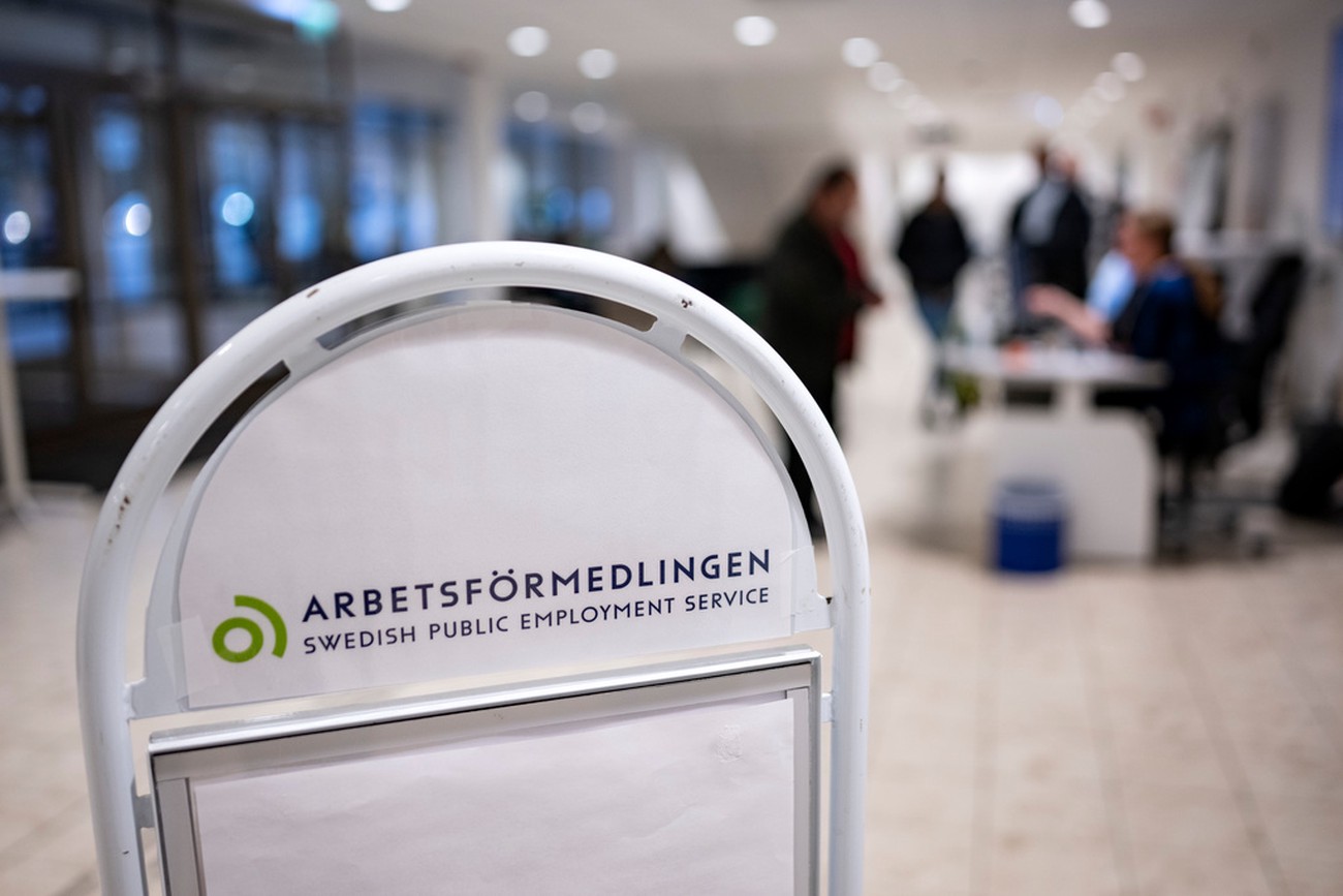 Arbetslösheten sjunker – men återhämtningen går trögt