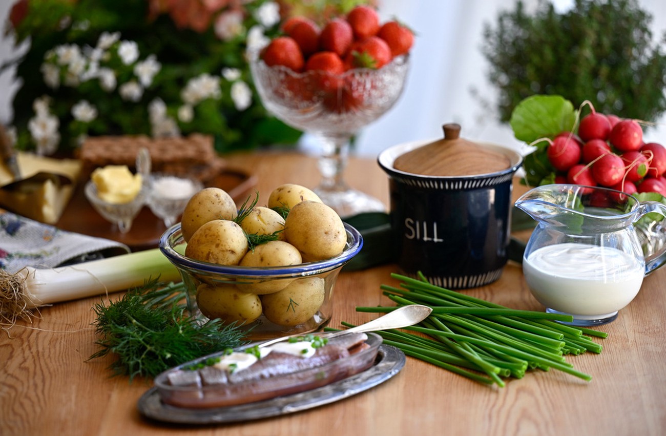 Midsommarmaten kostar mindre – så påverkar nya momsen festbordet