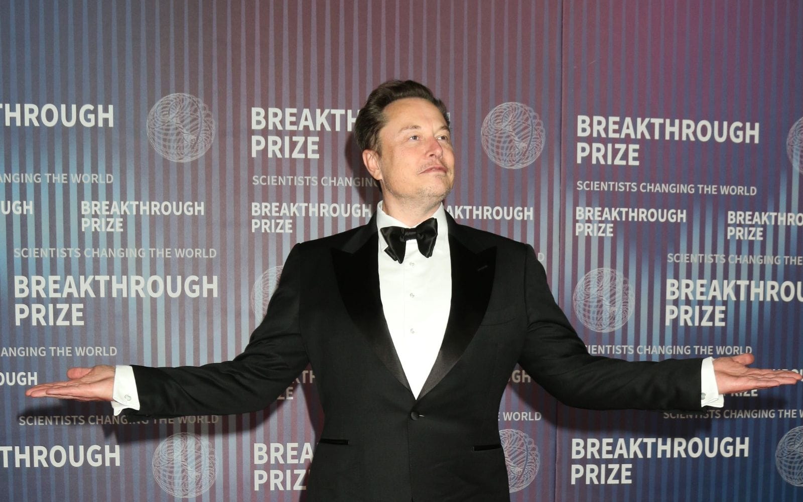 Musk skriver historia som världens rikaste någonsin – men kritikerna ifrågasätter vägen dit